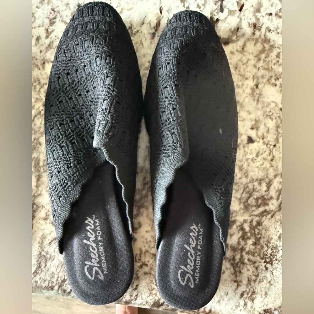 SKECHERS CLEO CROCHET MULE - SIZE 10
(2) PAIRS …. Black and brown